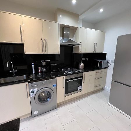 4 Wharncliffe Drive Hotel Hanwell Екстериор снимка