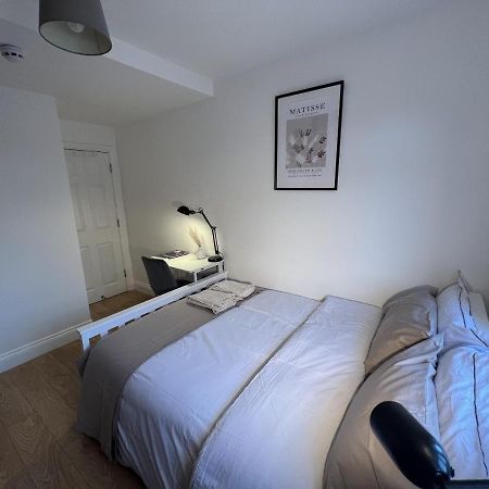 4 Wharncliffe Drive Hotel Hanwell Екстериор снимка