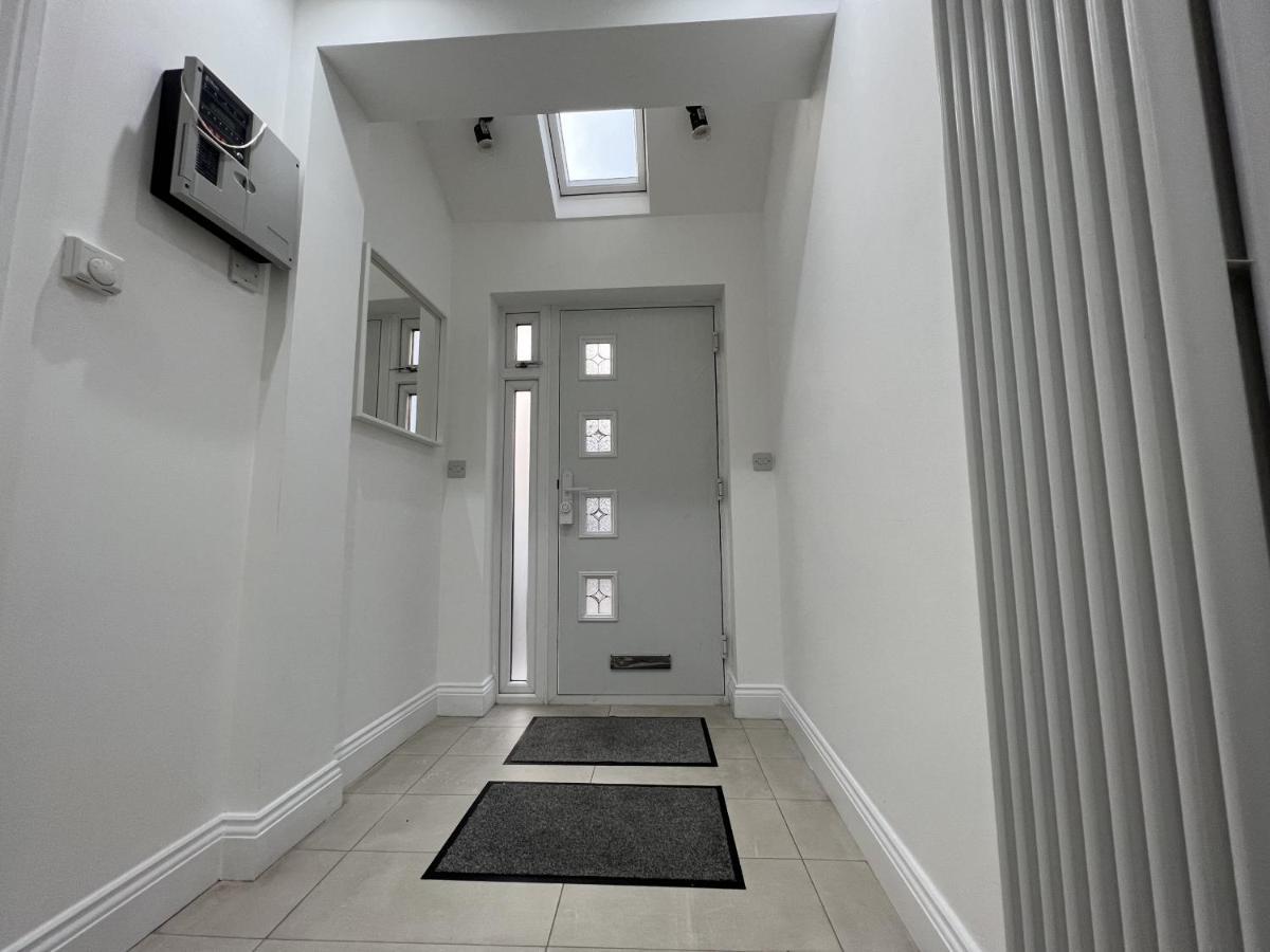 4 Wharncliffe Drive Hotel Hanwell Екстериор снимка