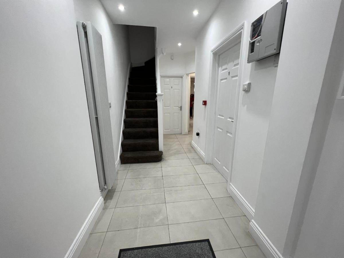 4 Wharncliffe Drive Hotel Hanwell Екстериор снимка