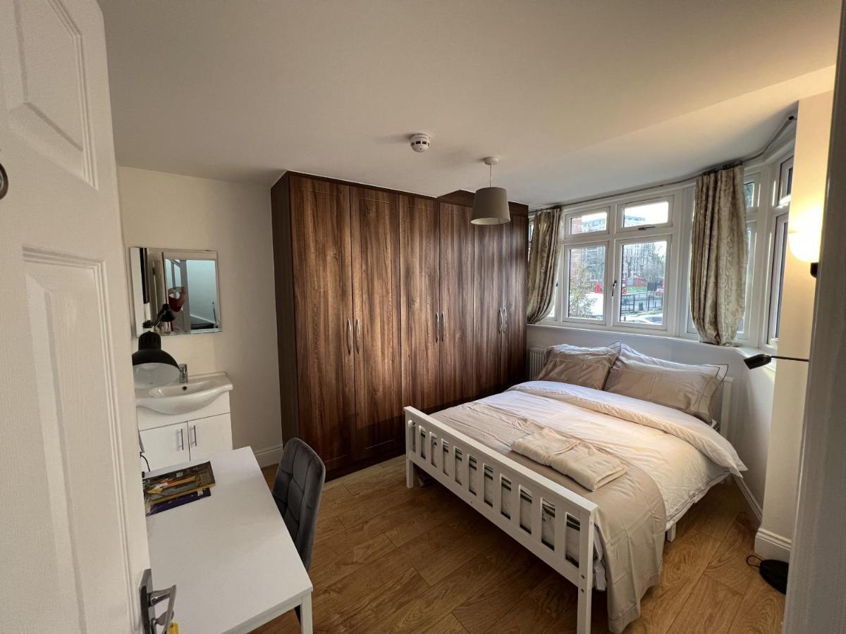4 Wharncliffe Drive Hotel Hanwell Екстериор снимка