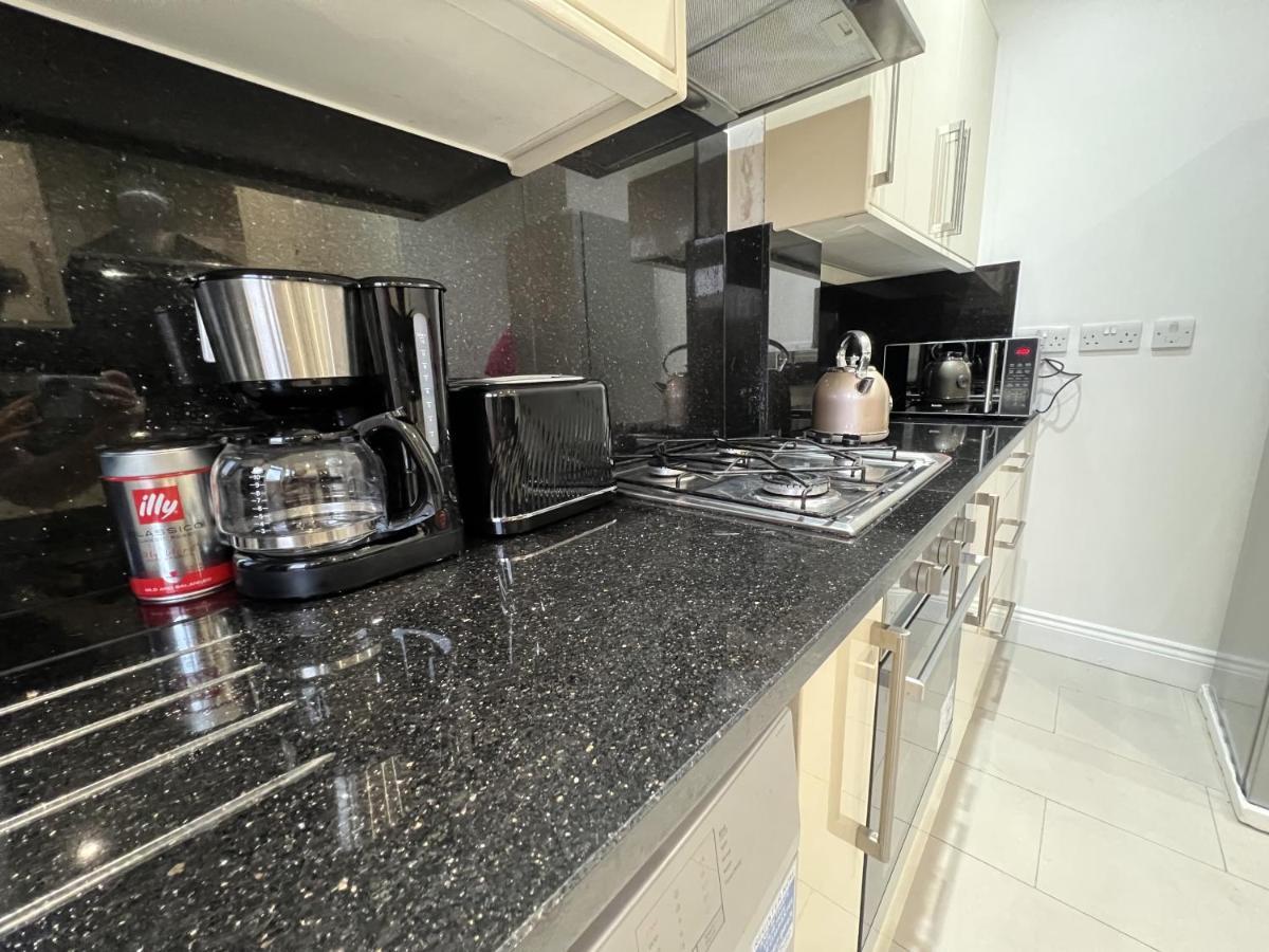 4 Wharncliffe Drive Hotel Hanwell Екстериор снимка
