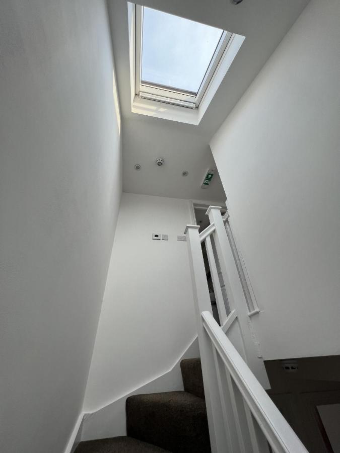 4 Wharncliffe Drive Hotel Hanwell Екстериор снимка