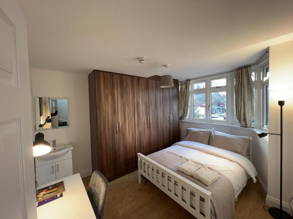 4 Wharncliffe Drive Hotel Hanwell Екстериор снимка