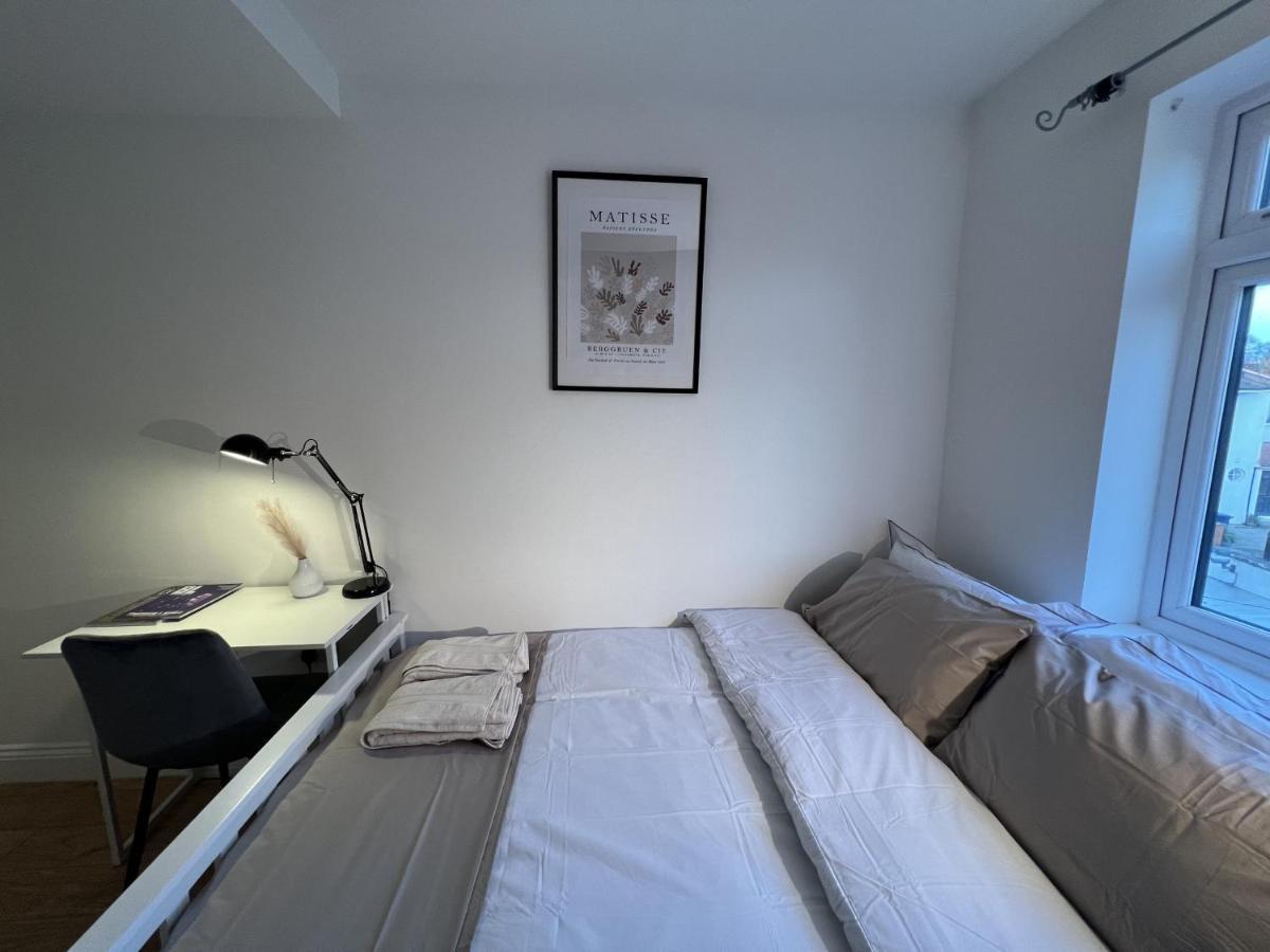4 Wharncliffe Drive Hotel Hanwell Екстериор снимка