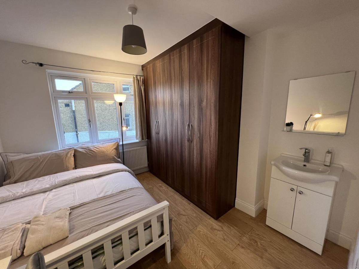 4 Wharncliffe Drive Hotel Hanwell Екстериор снимка