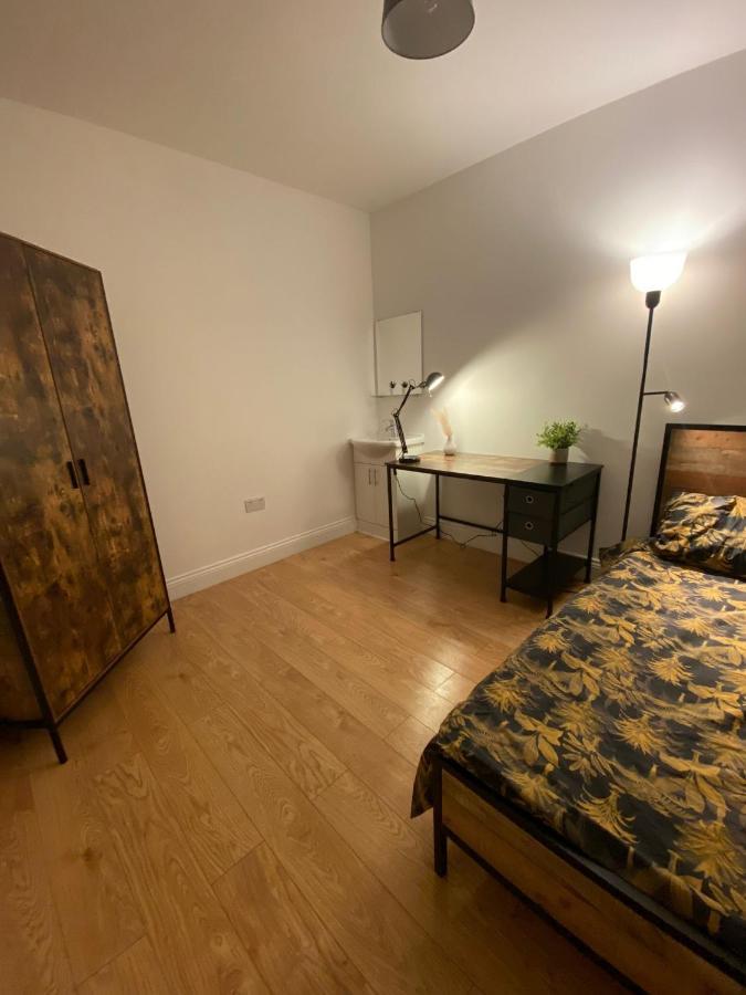 4 Wharncliffe Drive Hotel Hanwell Екстериор снимка