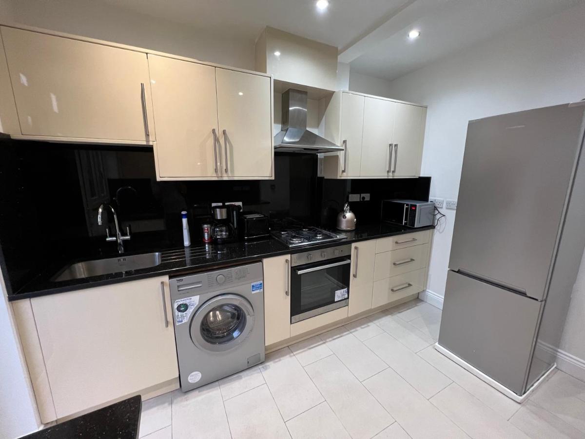 4 Wharncliffe Drive Hotel Hanwell Екстериор снимка
