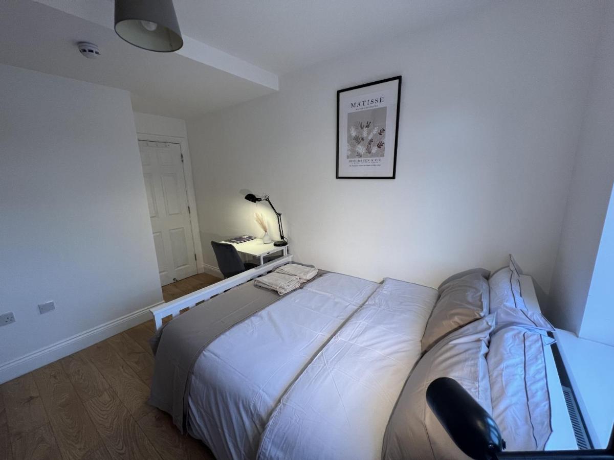 4 Wharncliffe Drive Hotel Hanwell Екстериор снимка