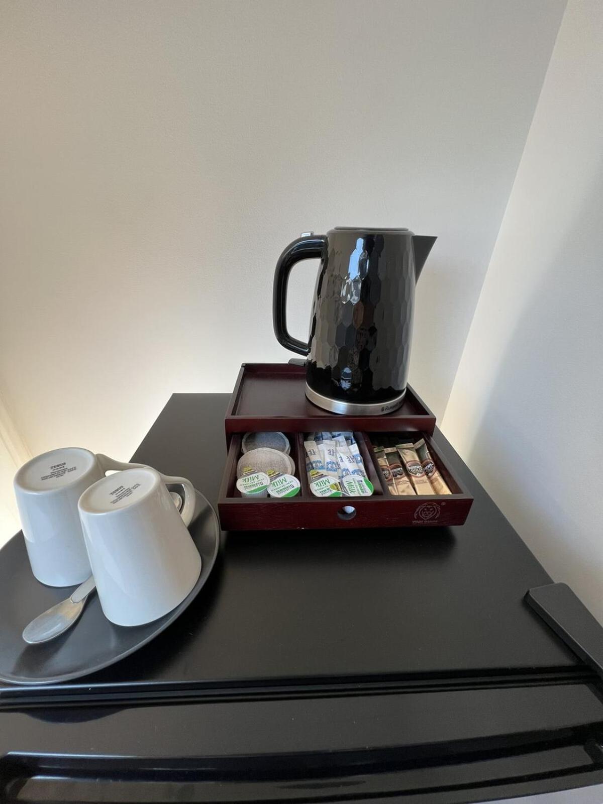 4 Wharncliffe Drive Hotel Hanwell Екстериор снимка